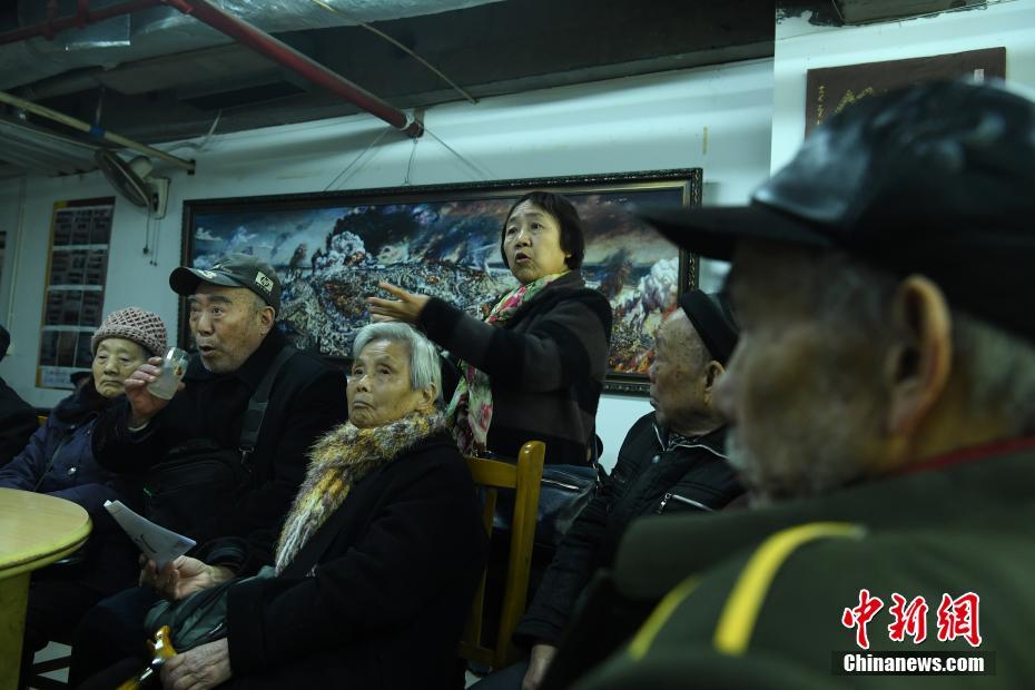 重庆大轰炸受害者代表赴日索赔返渝 通报败诉情况