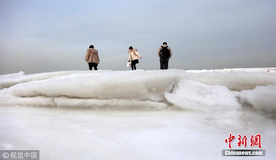 辽东湾被海冰覆盖 如极地冰原