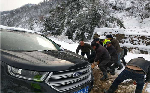 抗战冰雪保安全 丹江口六里坪交警队冰雪恶劣天气工作纪实