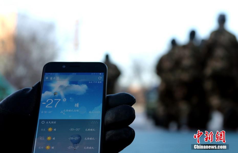 新疆北部边防新兵零下27℃严寒天气下开展训练