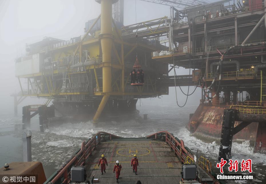 他们在中国最北海上油田“抗冰” 海冰撞击堪比地震