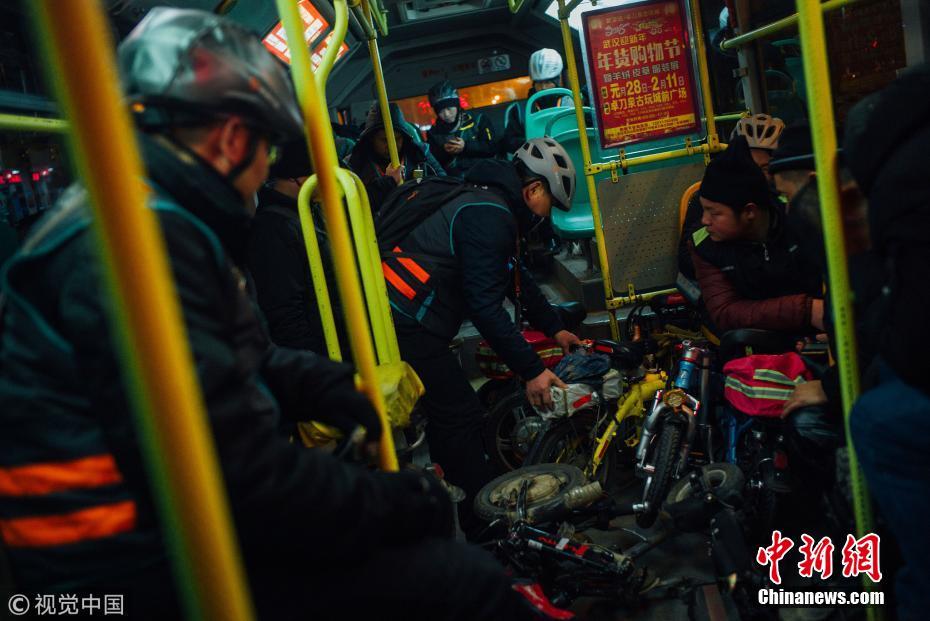 武汉开通免费深夜公交 大部分乘客是代驾司机