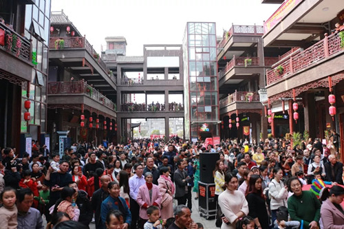 三天接待游客逾10万人次 吉安庐陵老街欢乐民俗年活动人气爆棚