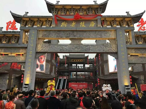 三天接待游客逾10万人次 吉安庐陵老街欢乐民俗年活动人气爆棚