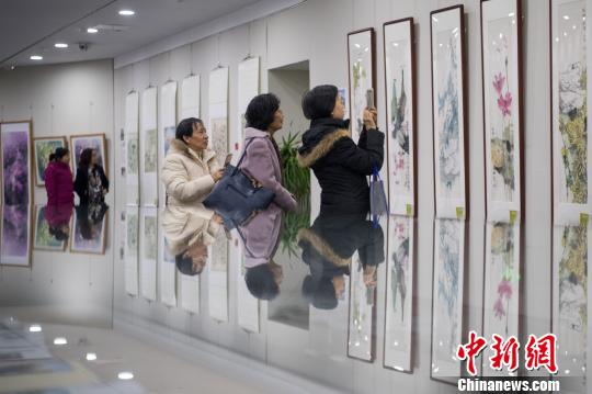 山西53位女画家集中办展 展示女性艺术家风采
