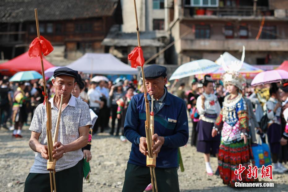 贵州丹寨苗族民众欢度“望会节”