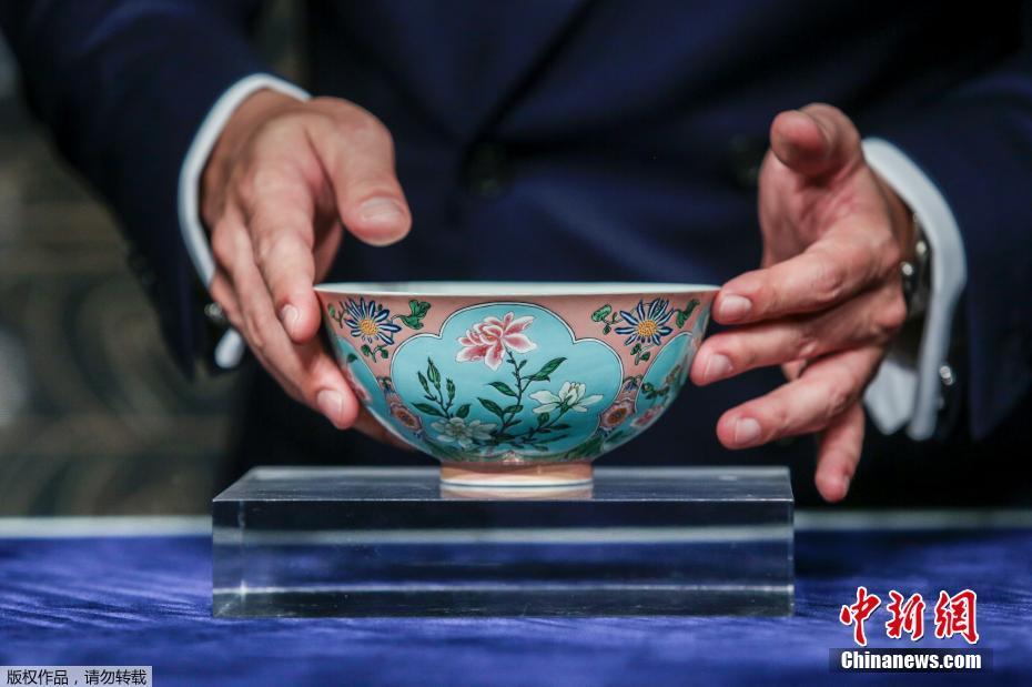 香港苏富比春拍 清代瓷器拍出2.39亿港元天价