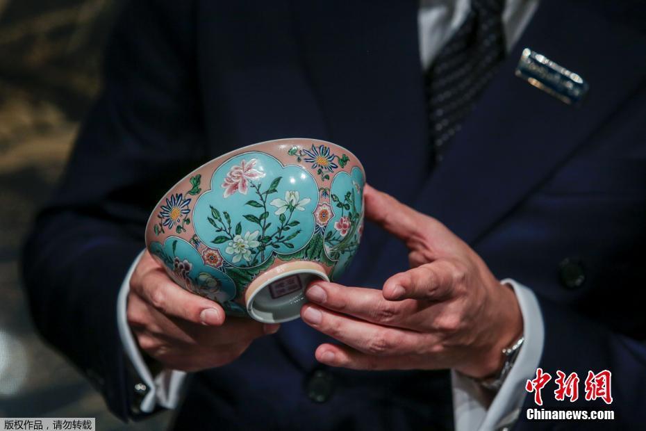 香港苏富比春拍 清代瓷器拍出2.39亿港元天价