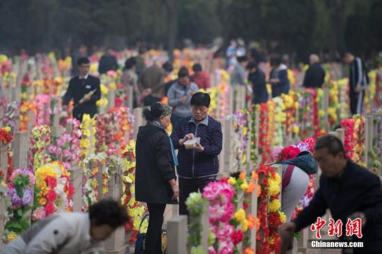 京沪墓地价格比房价高数倍 垄断致