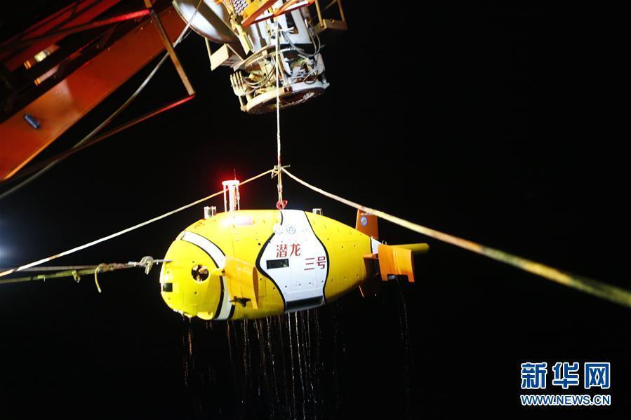 创纪录！“潜龙三号”第二潜深海航行156公里