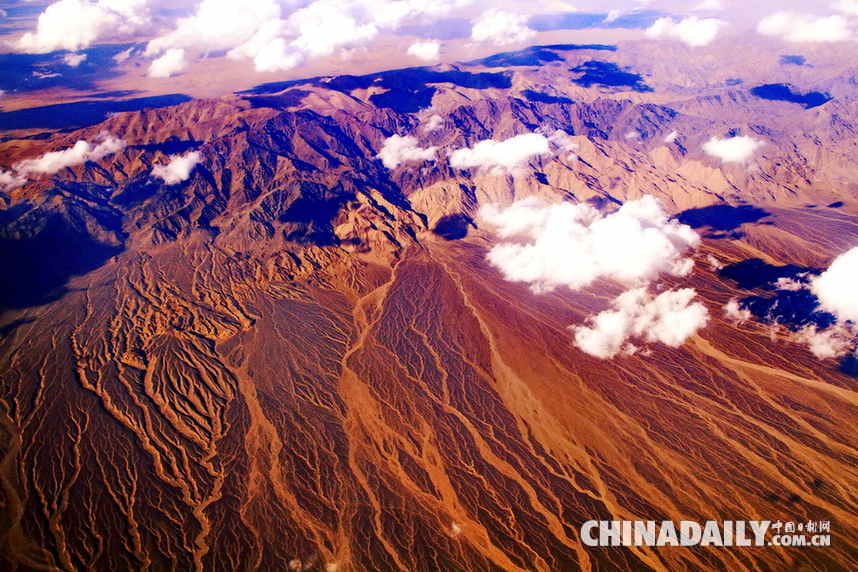 飞越新疆——苍茫的河山用神奇的美震撼着你心灵