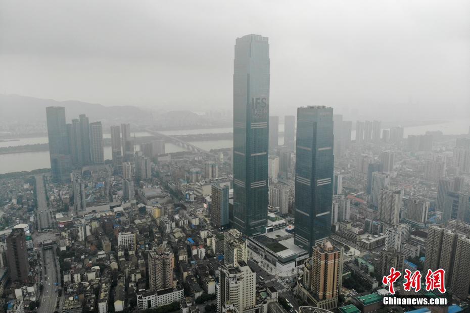 湖南“第一高楼”建成开业 主塔楼高452米