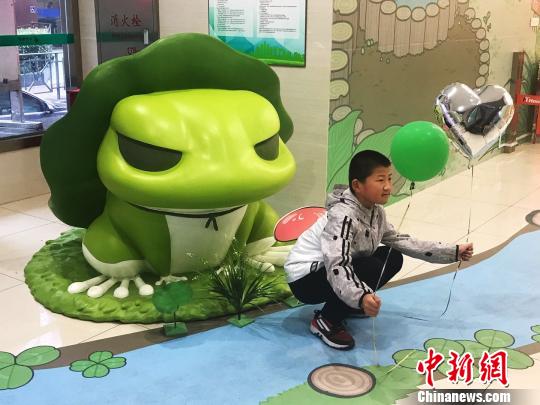 全国首家“旅行青蛙”主题邮局亮相上海