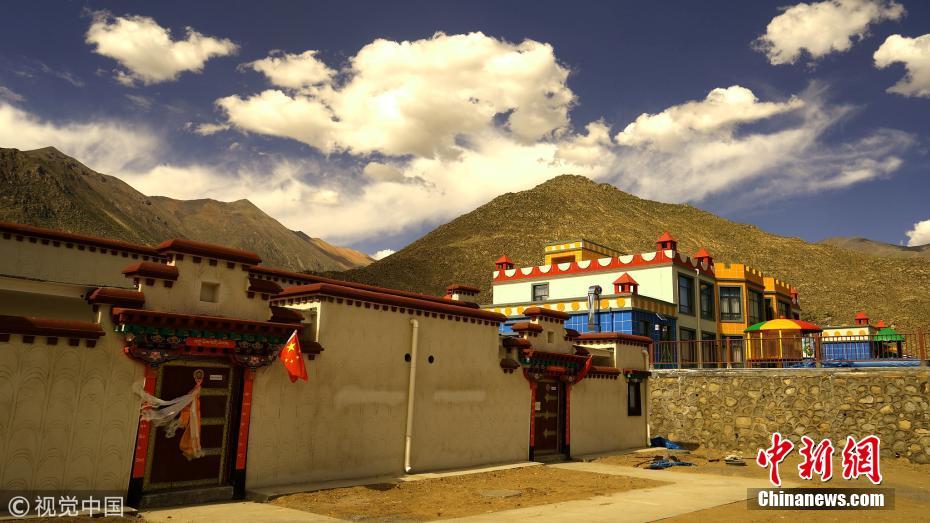 西藏首个高海拔生态搬迁项目顺利实施