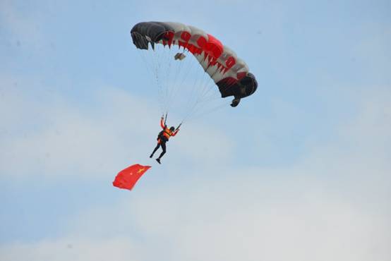 2018年中国（盐池）定点跳伞大奖赛在宁夏举行