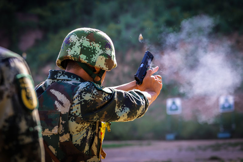 冒酷暑 沙场练兵忙——武警吕梁支队持续掀起军事训练练兵热潮