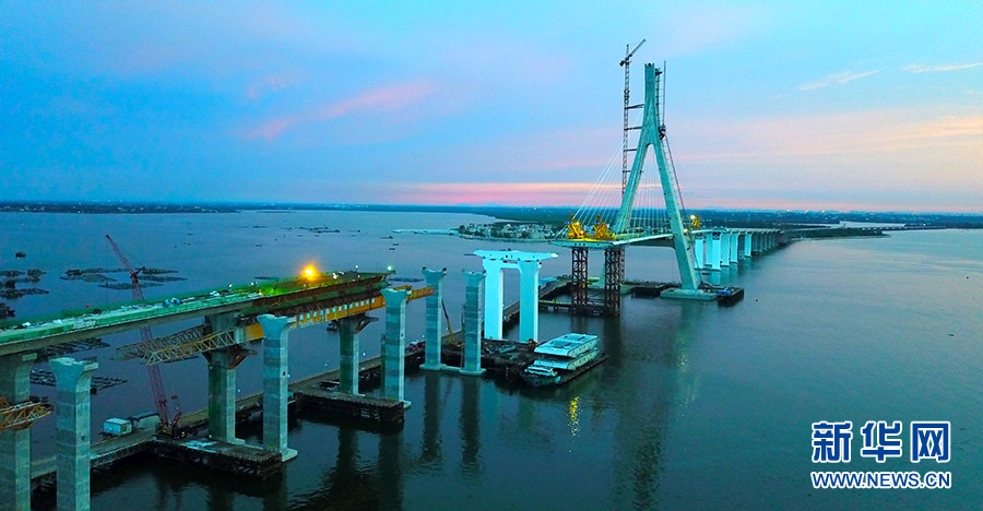 航拍国内首座跨断裂带大桥——海南铺前大桥