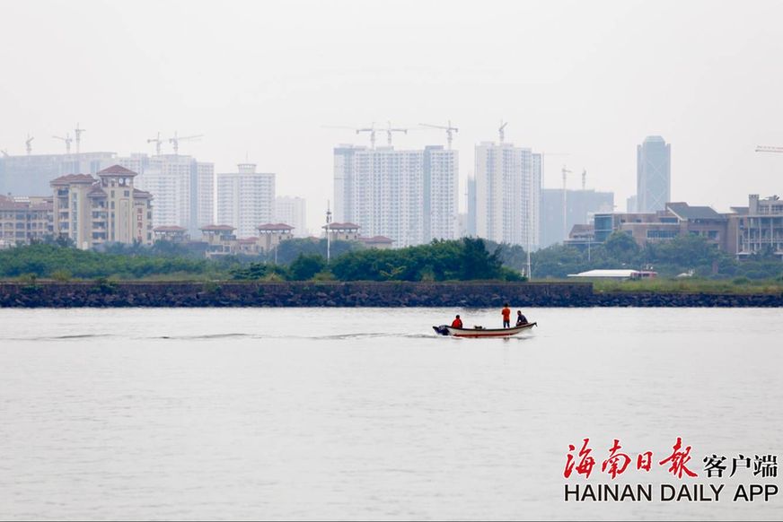 组图 | 台风“百里嘉”登陆 海口风平浪静