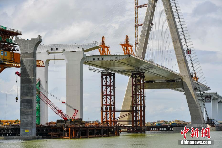 海南铺前跨海大桥：中国首座跨断裂带大桥预计年底通车