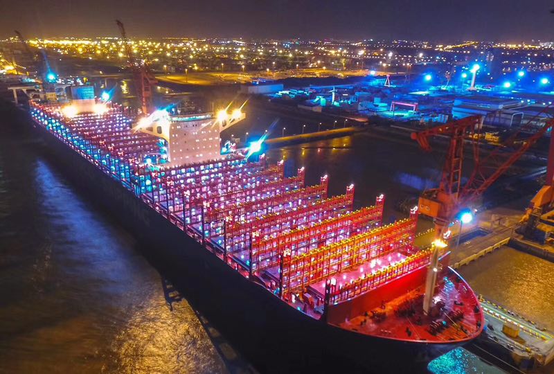 超大型集装箱船“中远海运人马座”号命名交付
