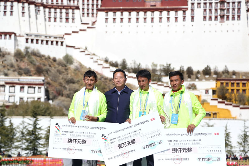 海拔超过3600米 西藏马拉松尽显拉萨活力