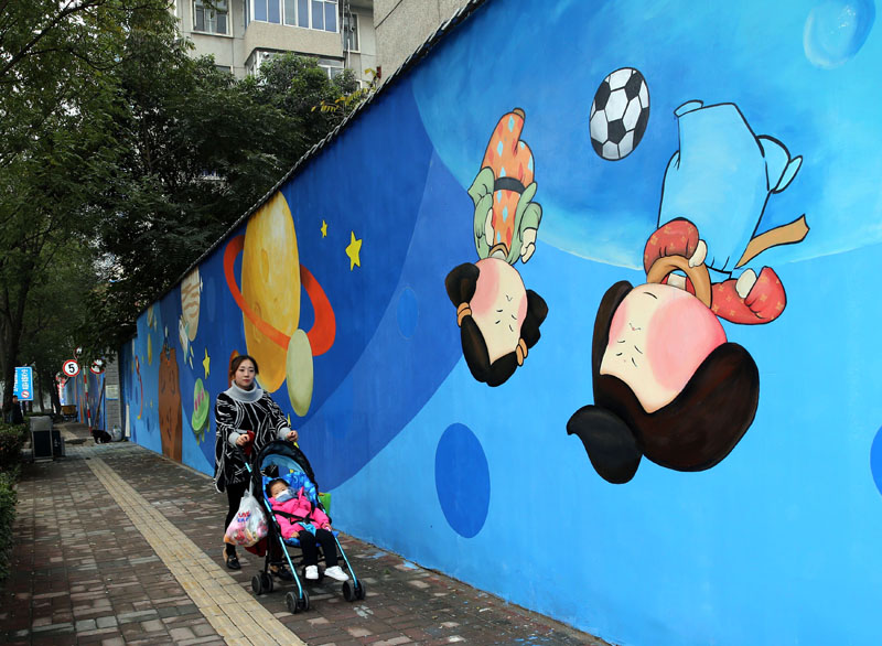 西安市街边显现大面积墙上绘画，将成为网红打卡地