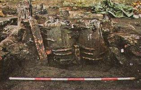 丹麦发现14世纪时的厕所:粪便桶仍能发出臭味