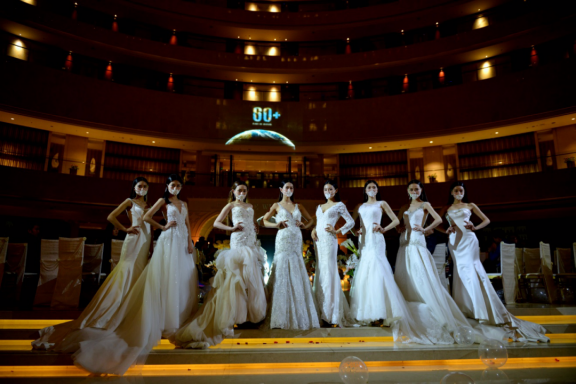 万丽天津宾馆“地球一小时”主题婚礼秀能见蔚蓝 缔造爱的惊喜