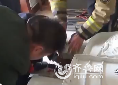 枣庄3岁女孩洗衣机内被卡 常被家长放洗衣机滚筒内玩