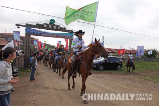 首届中国牛仔节在坝上草原举办