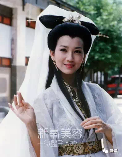 62岁“励志婆婆”为了见初恋，整容成16岁赵雅芝