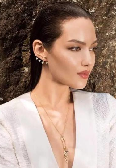 纳尼?周冬雨征服乐叔仅靠80元的星星耳环?