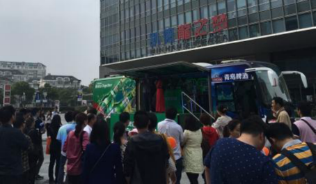 为亚冠助威，青岛啤酒球迷欢聚大巴上海“发车”