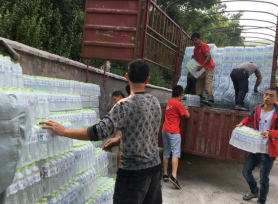 贵州启动防汛四级应急响应12万瓶饮用水送达重灾区
