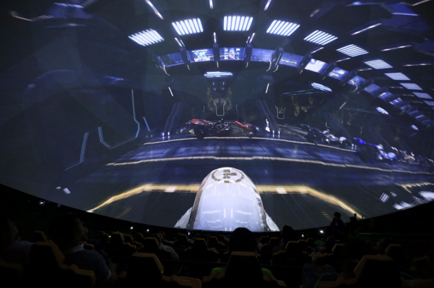 360度球幕飞行影院带游客感受大连美景