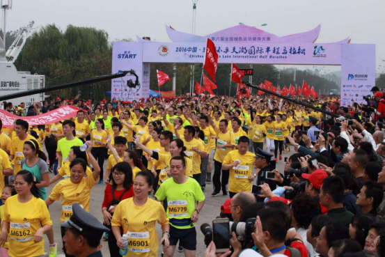 2016中国池州环平天湖国际半程马拉松公开赛16日举办