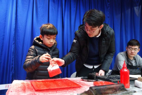 第四届齐鲁文化民间艺术节开幕 青少年体验传统文化