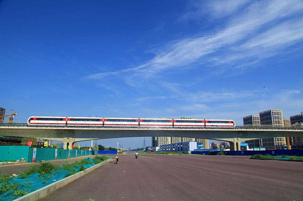 北京首条磁浮S1线开通：唐山造磁浮列车“贴地飞行”