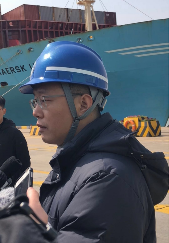 【中国梦·实践者】全球首台无人驾驶电动卡车开启港口试运营