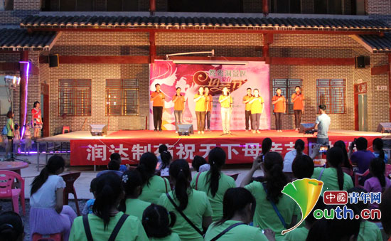 广西凤山县志愿者参加母亲节表达奉献与感恩