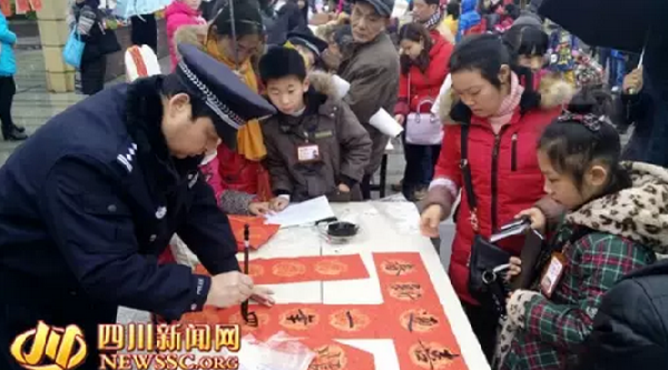 1600名志愿者为爱暴走15公里 捐赠爱心款及爱心物资达25万元