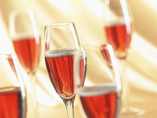 女友爱自拍 该送她什么葡萄酒好?