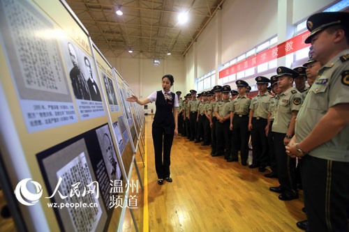 建党93周年 温州边检展出百余幅党史图片
