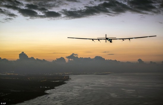 全球最大太阳能飞机连飞5天抵达夏威夷