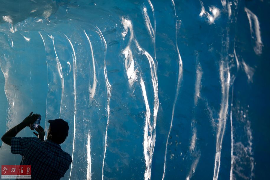瑞士为冰川披隔热罩 以防止其消融