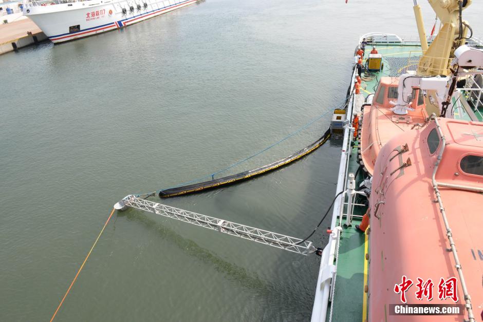 北海救助局举行海上溢油应急处置演练