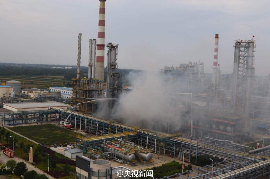 中石油庆阳石化公司装置泄漏着火 已致1死4伤
