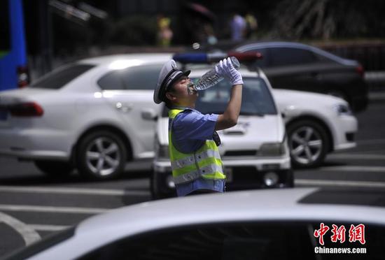 中国中东部迎来大范围高温天气