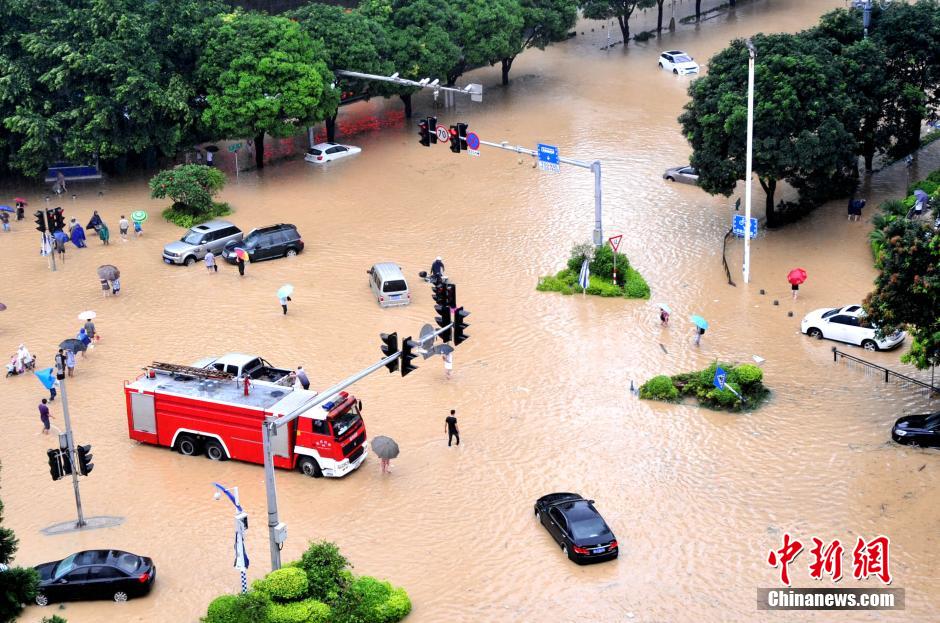 台风“苏迪罗”袭闽 福州水位暴涨城区变泽国