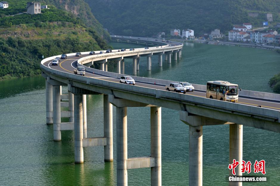 中国首条水上生态环保公路通车